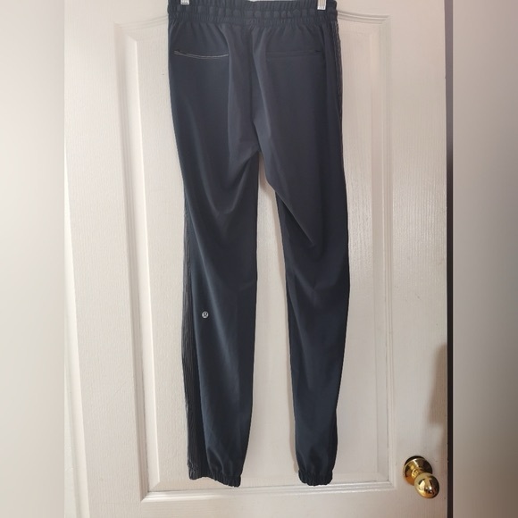 Lululemon Lightweight swift fabric side stripes jogger pants, Navy, size 4 - Picture 2 of 10